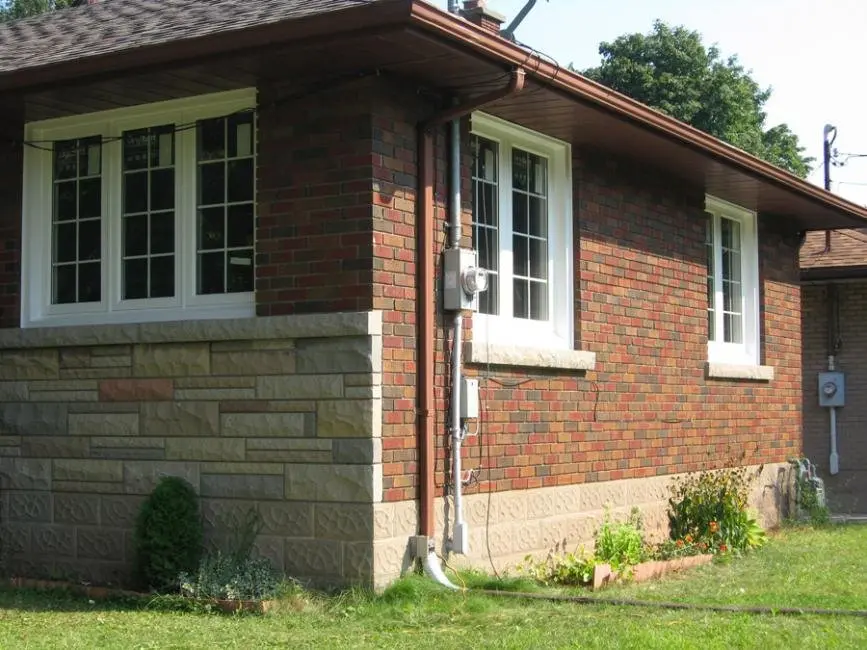 Casement windows with muntins installed in Welland by Great Northern Home Exteriors