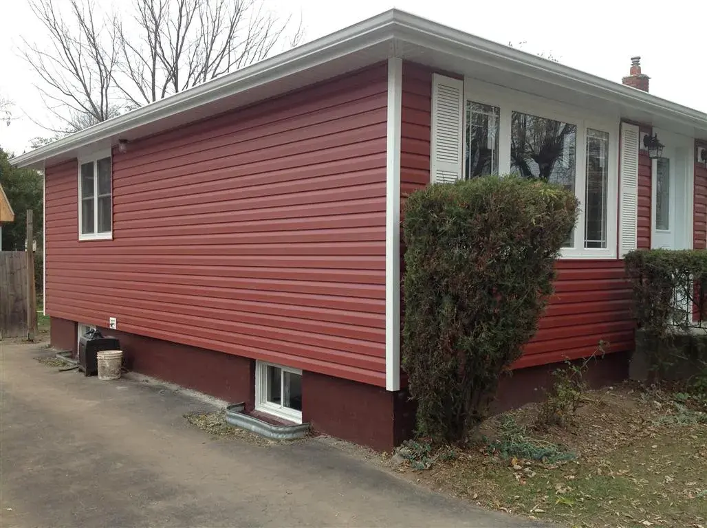 Horizontal siding installation with clean trim work for Niagara weather