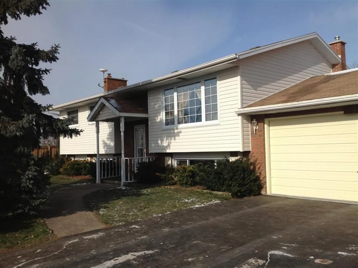 Mitten horizontal vinyl siding