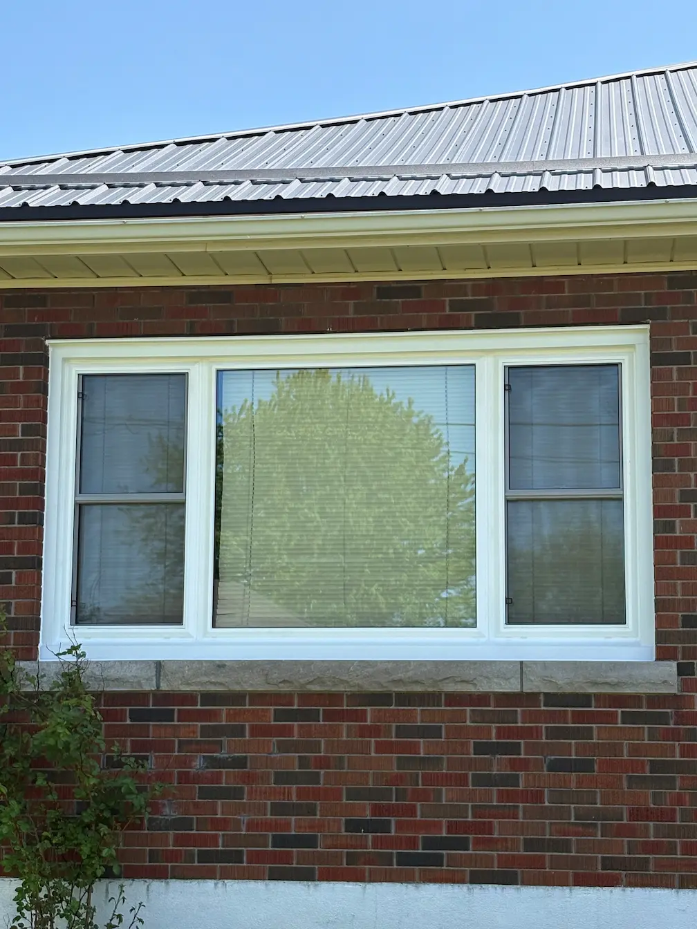 Picture window with double hung windows installed by Great Northern Home Exteriors