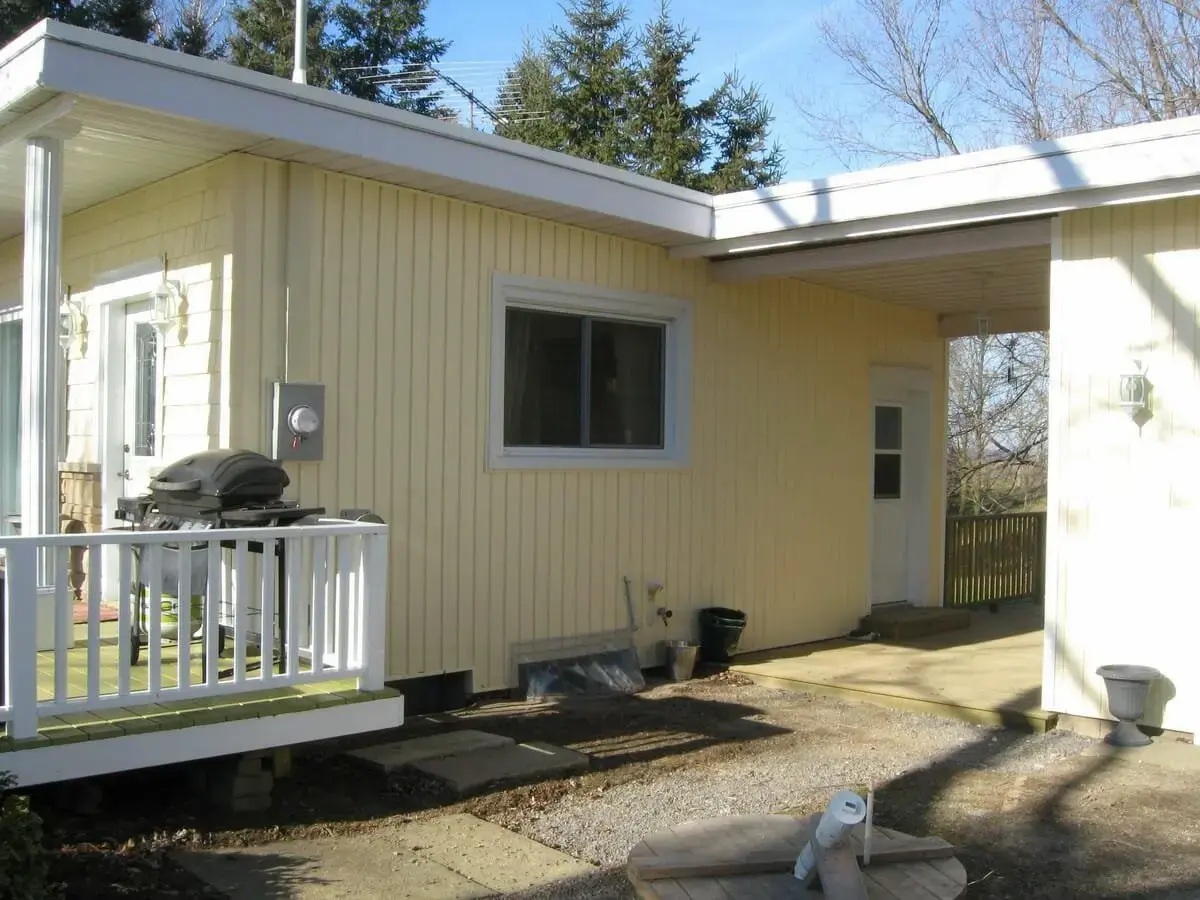 Vertical siding and shake detail installed by Great Northern Home Exteriors