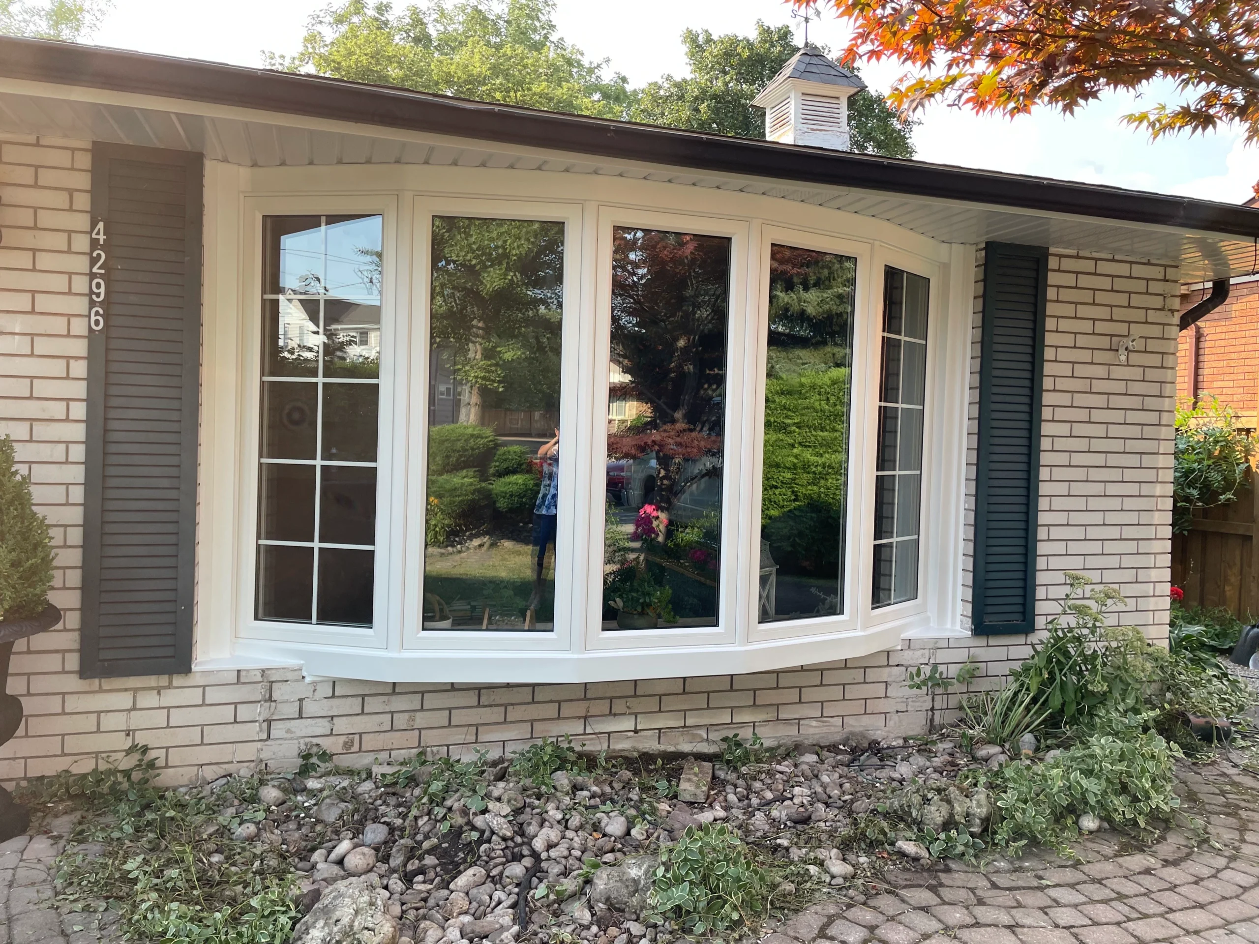 Bow window installation by Great Northern Home Exteriors in Welland