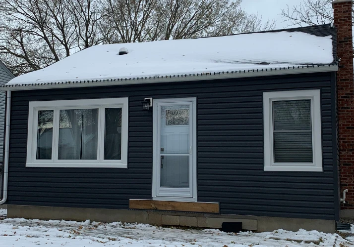 Welland Ironstone Vinyl Siding Installation Ironstone horizontal vinyl siding installation in Welland, Ontario with white trim