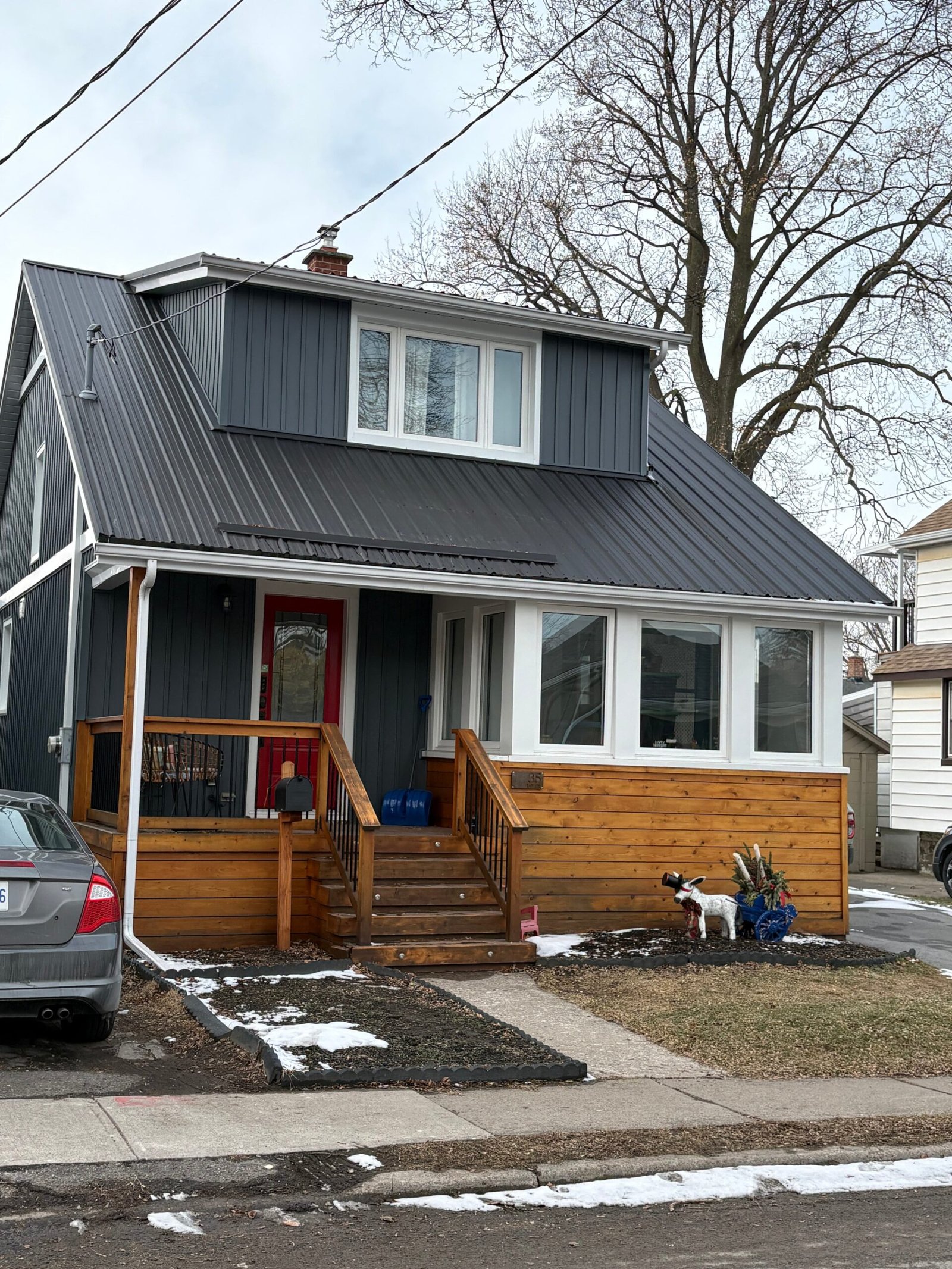 Board and batten siding installation in St. Catharines by GNHE